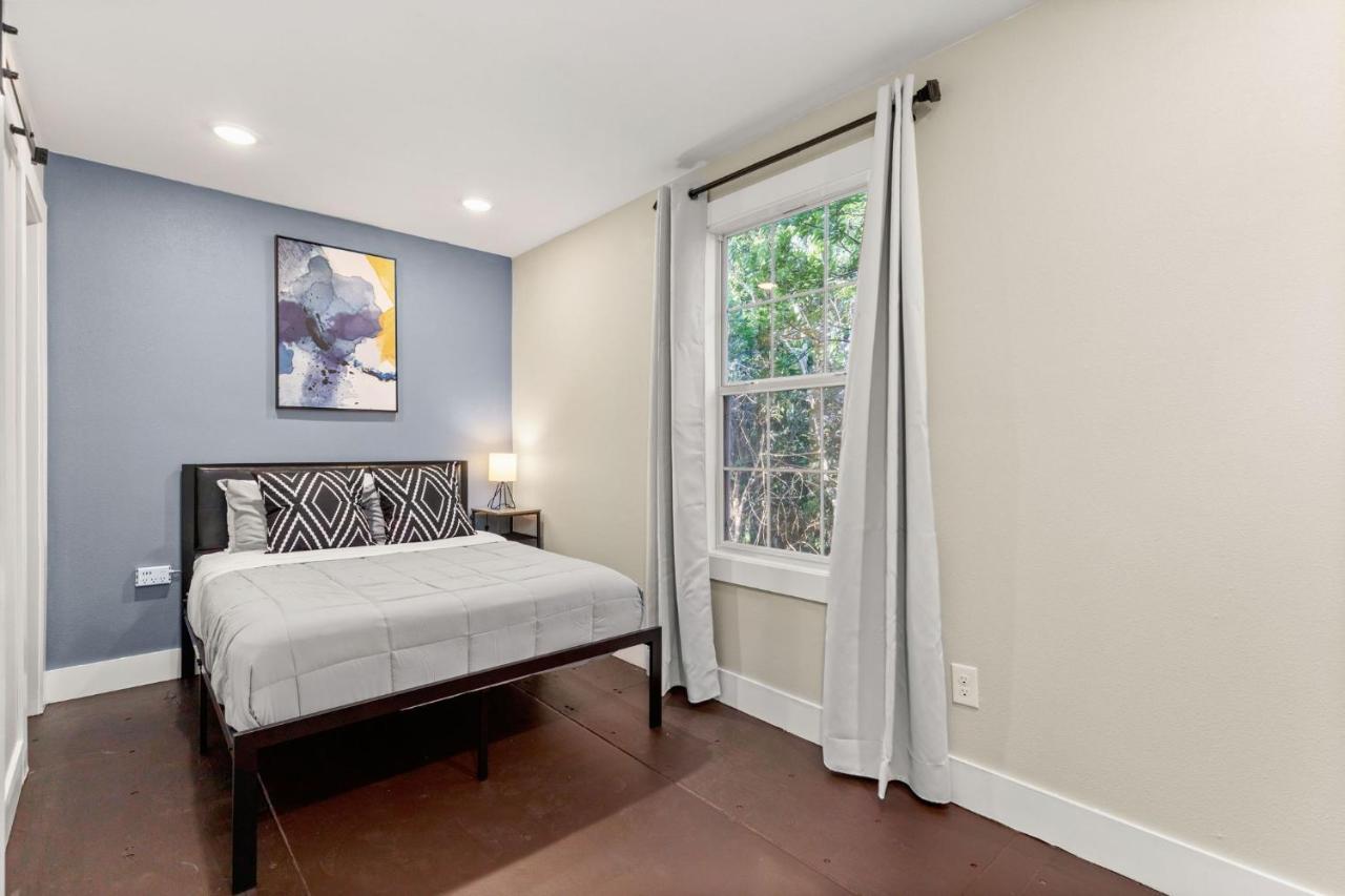 Divine Cargo Apartment San Antonio Bagian luar foto